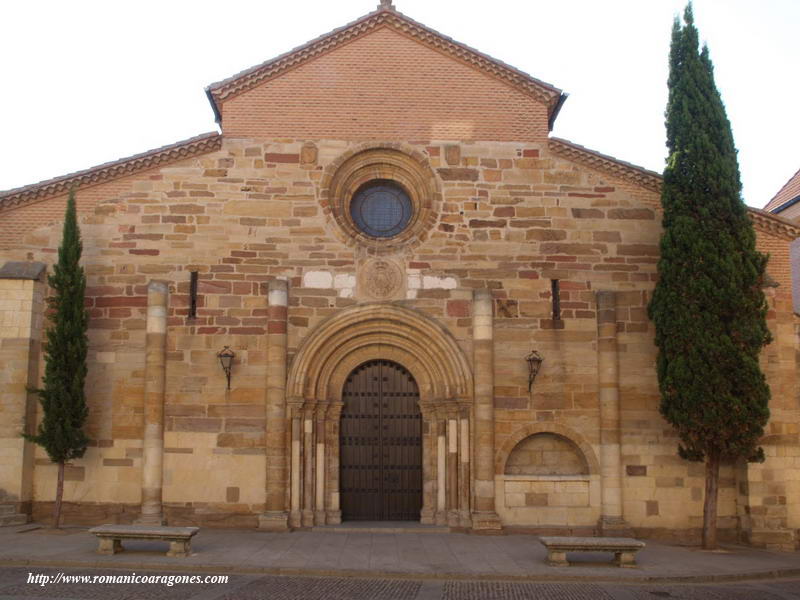 HASTIAL DE PONIENTE Y PORTADA